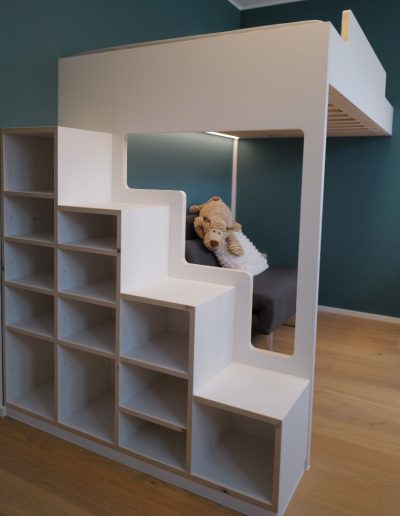 Hochbett mit Treppe