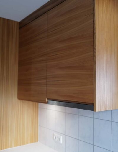Küchenschrank aus Holz